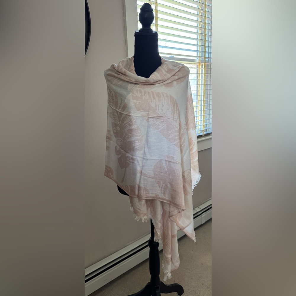 Vince Camuto floral beige lightweight wrap shawl‎ scarf OS NWT
